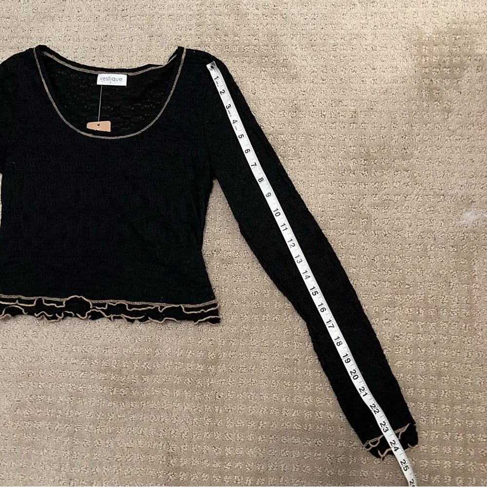 NWT Vestique Boutique Long Sleeve Crop Top Black Size Small